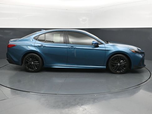 Used 2025 Toyota Camry SE FWD image 6