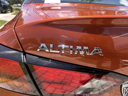 Used 2022 Nissan Altima 2.5 SR FWD image 39