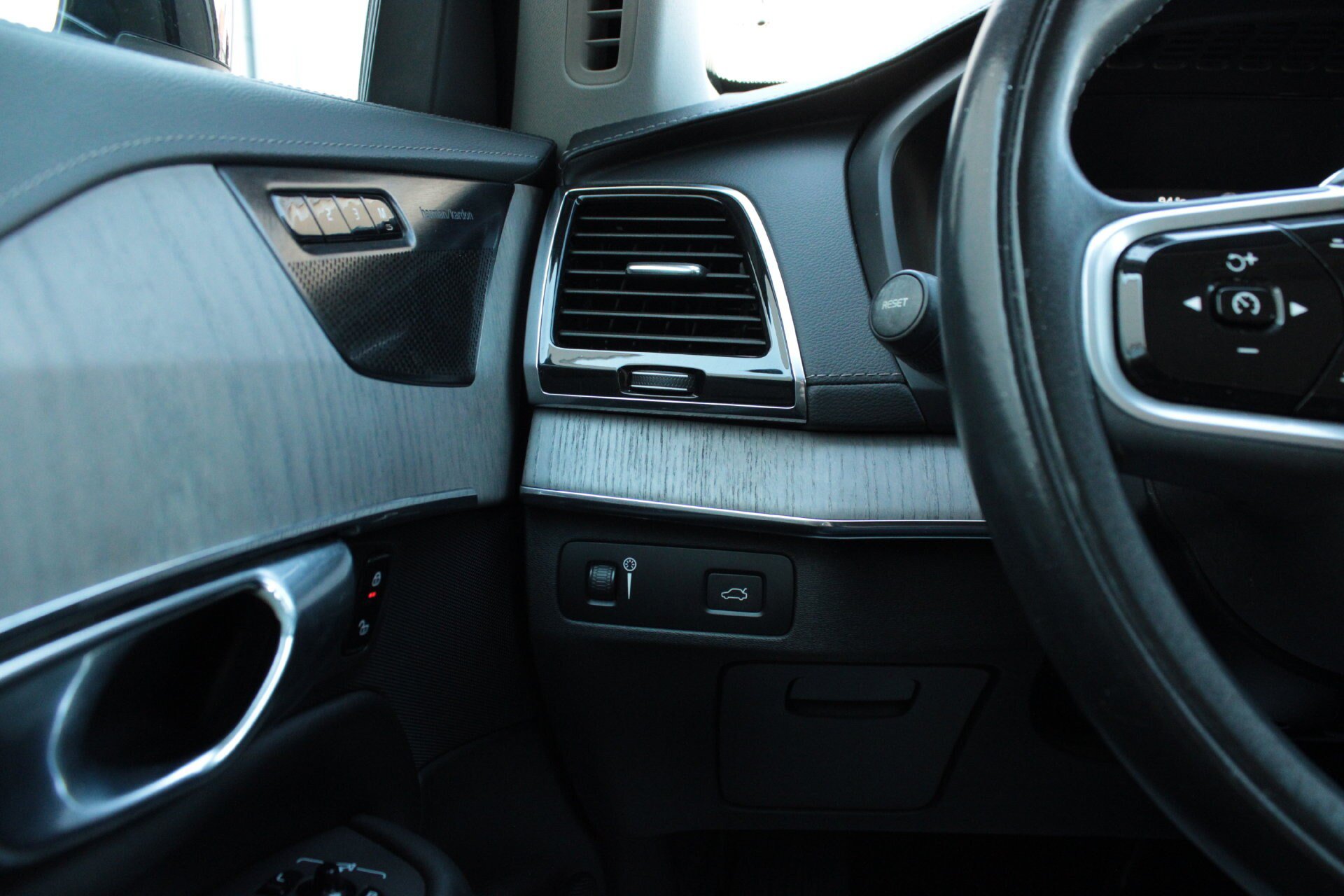Used 2022 Volvo XC90 T6 Inscription w/ Climate Package AWD/4WD image 35