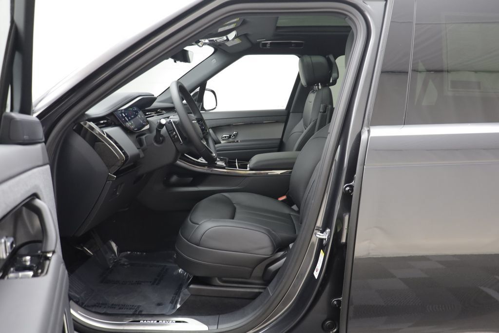 New 2026 Land Rover Range Rover Sport Dynamic SE AWD/4WD image 6