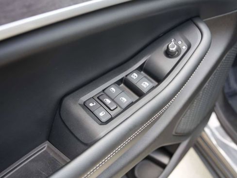 Used 2024 Jeep Grand Cherokee L Limited w/ Luxury Tech Group II RWD image 15