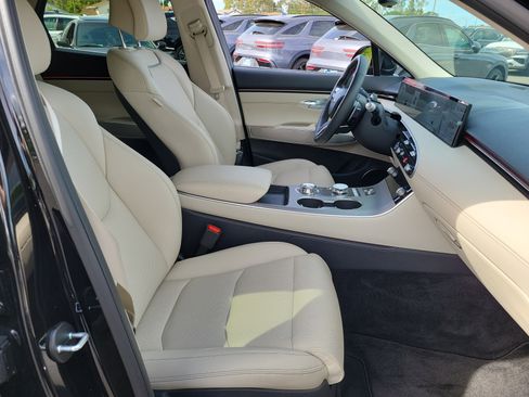 Certified 2026 Genesis GV70 2.5T Select AWD/4WD image 19