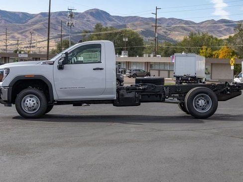 New 2026 GMC Sierra 3500 Pro image 3