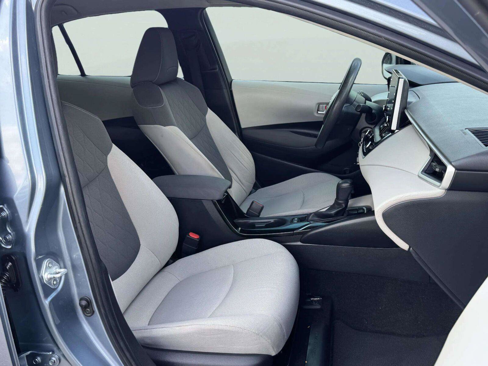 Used 2020 Toyota Corolla LE FWD image 44