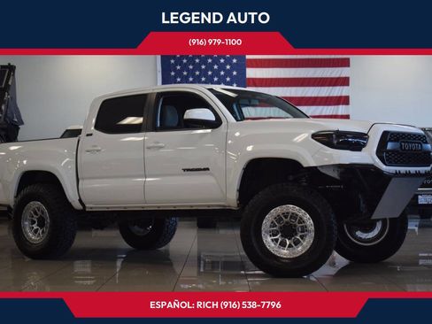 Used 2017 Toyota Tacoma SR5 RWD image 1