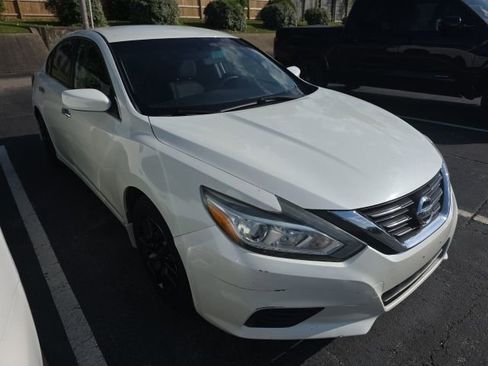 Used 2017 Nissan Altima 2.5 S w/ Interior Lighting Package FWD image 1