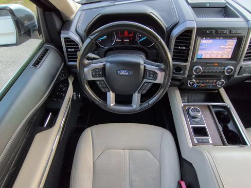 Used 2019 Ford Expedition Max Platinum RWD image 16