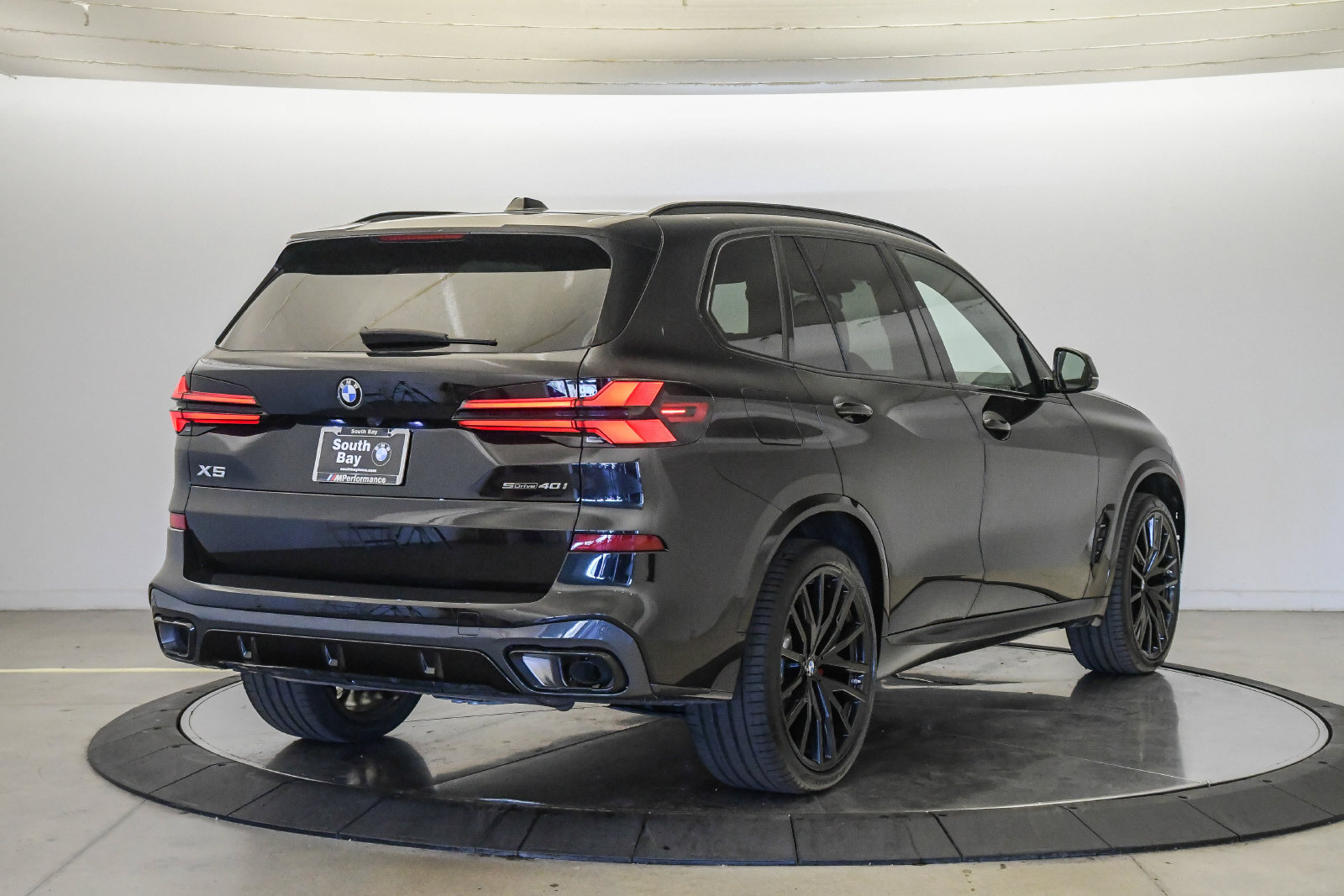 Certified 2025 BMW X5 sDrive40i w/ M Sport Package RWD image 4