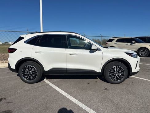 New 2026 Ford Escape SE image 9