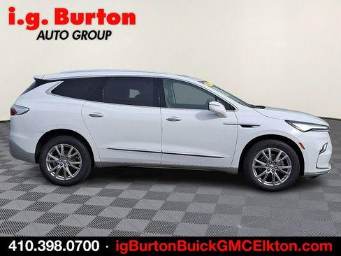 Used 2023 Buick Enclave Essence w/ Experience Buick Package image 7
