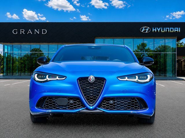 Used 2024 Alfa Romeo Giulia Veloce RWD image 8