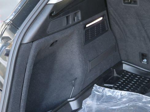 Certified 2025 Audi Q5 2.0T Premium w/ Convenience Plus Package image 39