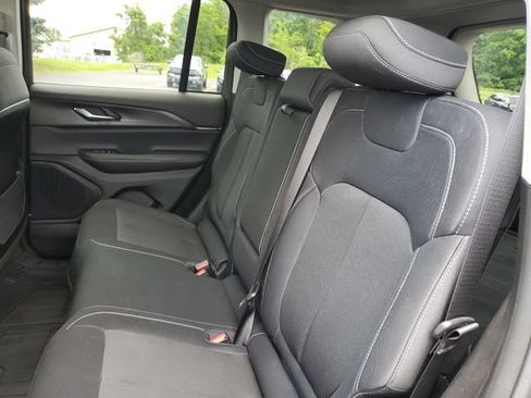 Used 2023 Jeep Grand Cherokee Laredo w/ Luxury Tech Group I AWD/4WD image 26