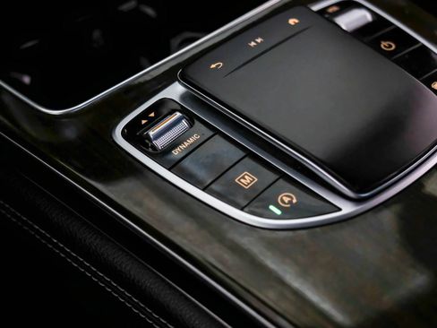 Used 2020 Mercedes-Benz GLC 300 4MATIC image 24