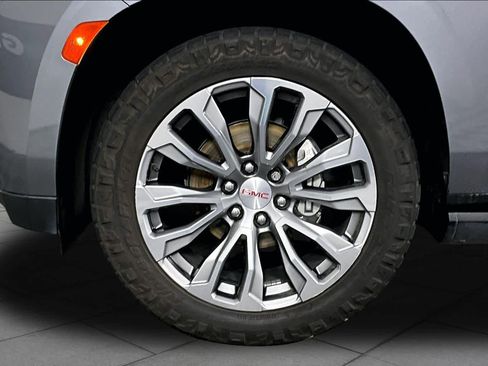 Used 2021 GMC Yukon Denali w/ Denali Premium Package RWD image 11
