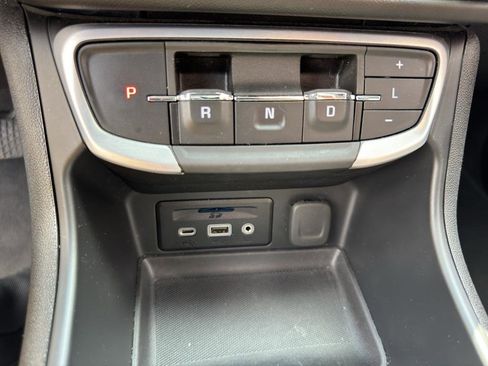 Used 2024 GMC Terrain SLT AWD/4WD image 17