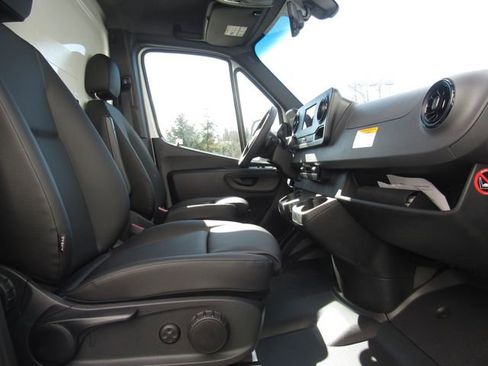 Used 2023 Mercedes-Benz Sprinter 3500 image 22