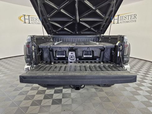 Used 2020 Toyota Tacoma SR5 AWD/4WD image 34