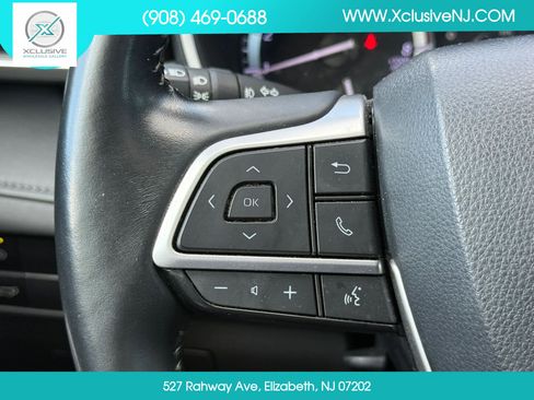 Used 2022 Toyota Highlander XLE AWD/4WD image 12