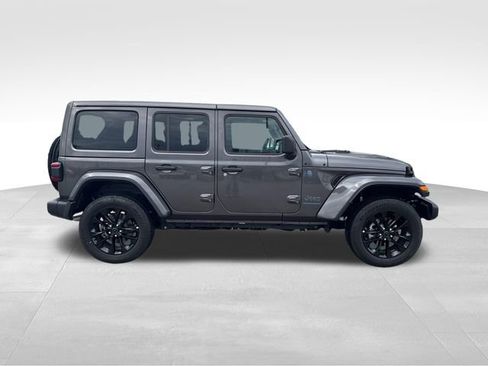 Used 2025 Jeep Wrangler Unlimited Sahara w/ Safety Group image 4