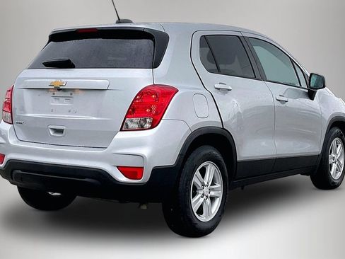 Used 2022 Chevrolet Trax LS w/ Tint and Cruise Package FWD image 5