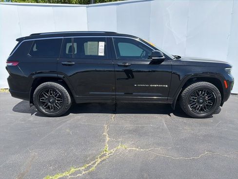 Used 2021 Jeep Grand Cherokee L Overland w/ Luxury Tech Group IV AWD/4WD image 2