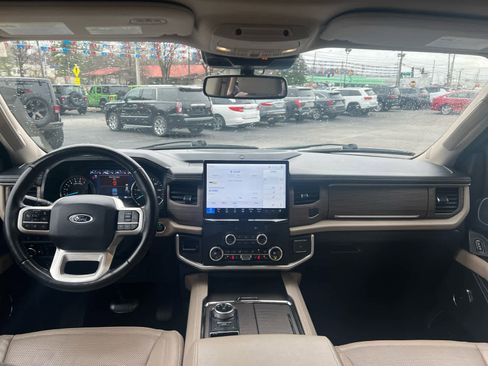Used 2023 Ford Expedition Limited image 16