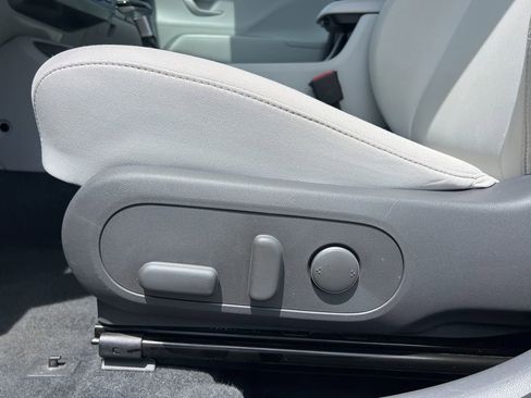 Used 2025 Hyundai Kona SEL FWD image 11