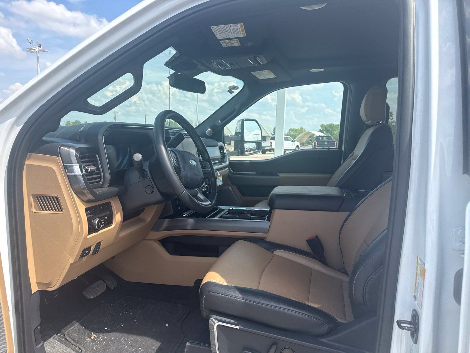 Used 2024 Ford F250 Lariat w/ Lariat Ultimate Package AWD/4WD image 10