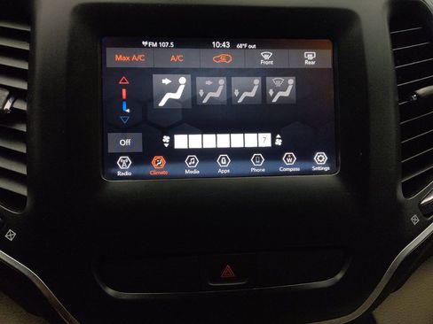 Used 2019 Jeep Cherokee Latitude w/ Popular Appearance Group FWD image 25