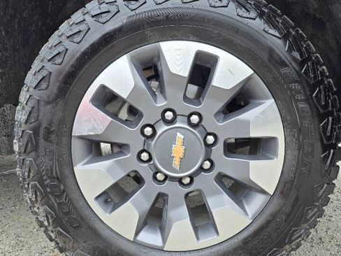 Used 2024 Chevrolet Silverado 2500 Custom w/ Custom Value Package AWD/4WD image 10