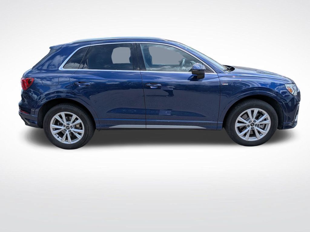 Used 2023 Audi Q3 2.0T Premium Plus w/ Premium Plus Package AWD/4WD image 2