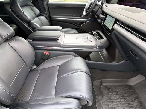 Used 2025 Lincoln Navigator Reserve w/ Jet Appearance Package image 11