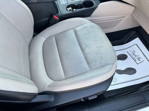 Used 2020 Ford Escape Titanium image 21