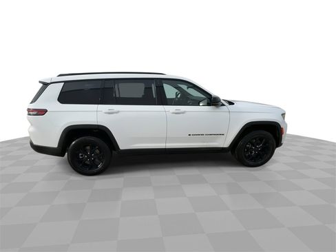 Used 2025 Jeep Grand Cherokee L Altitude image 9