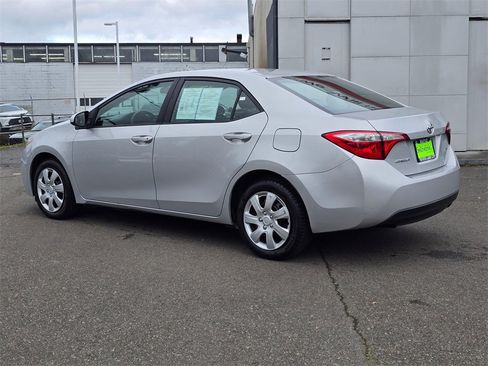 Used 2015 Toyota Corolla LE image 5