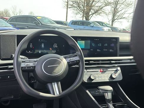 Used 2025 Hyundai Tucson SE image 13