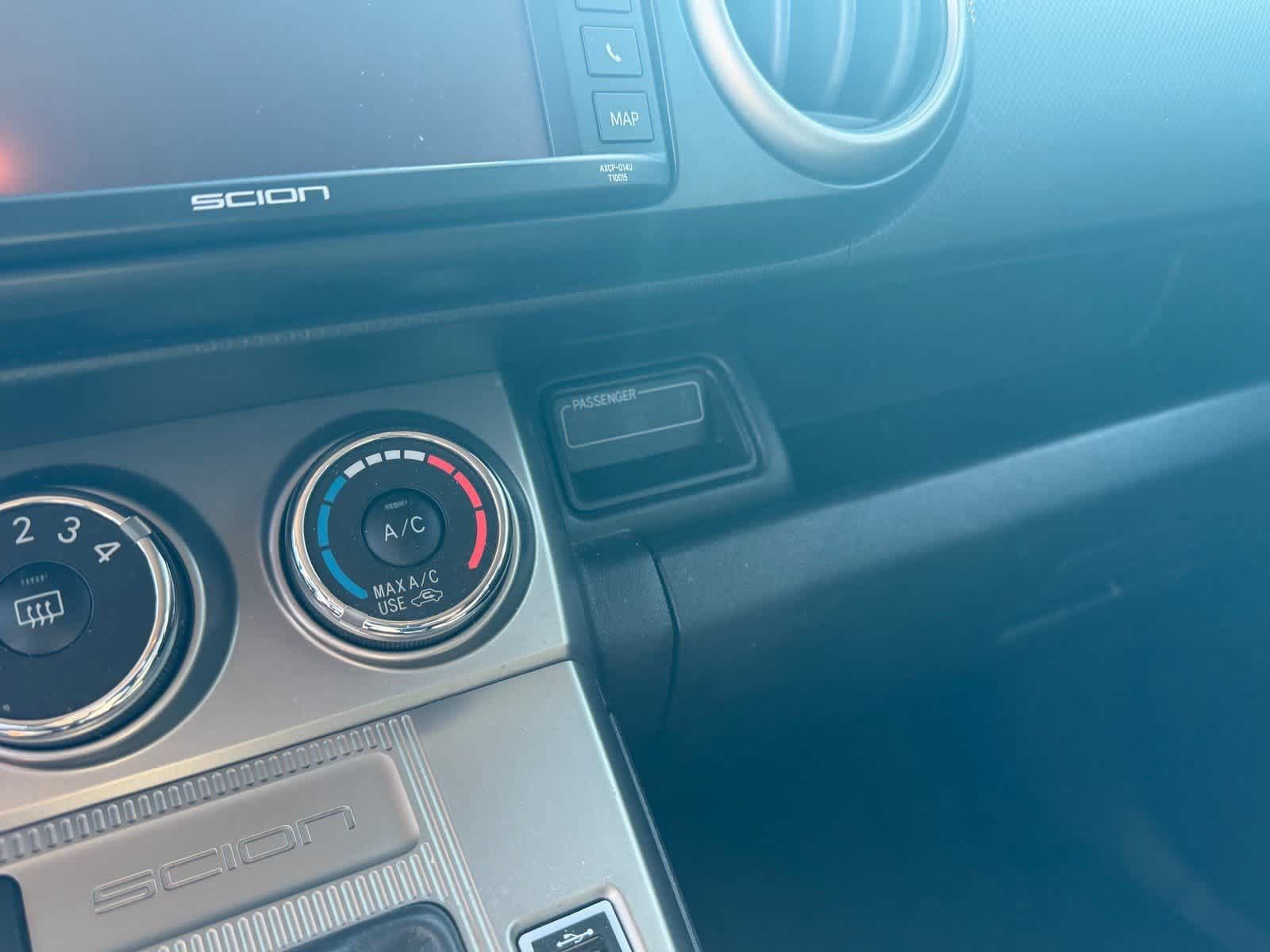 Used 2014 Scion xB FWD image 14