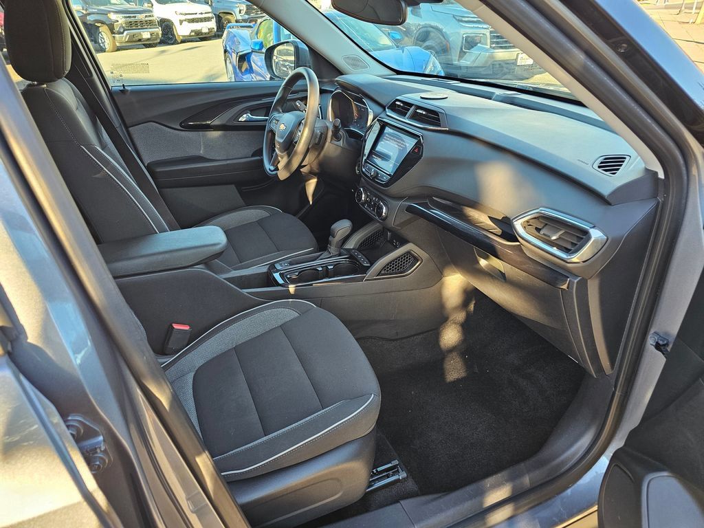 Used 2022 Chevrolet TrailBlazer LT w/ Convenience Package AWD/4WD image 12