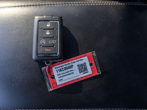 Used 2023 Jeep Grand Cherokee Altitude AWD/4WD image 32