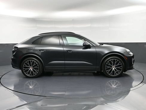 Certified 2025 Porsche Macan Electric RWD image 9