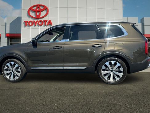 Used 2022 Kia Telluride EX w/ EX Premium Package FWD image 6