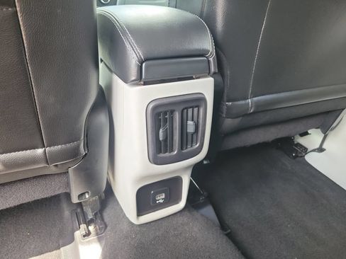 Used 2018 Jeep Compass Latitude w/ Cold Weather Group AWD/4WD image 12