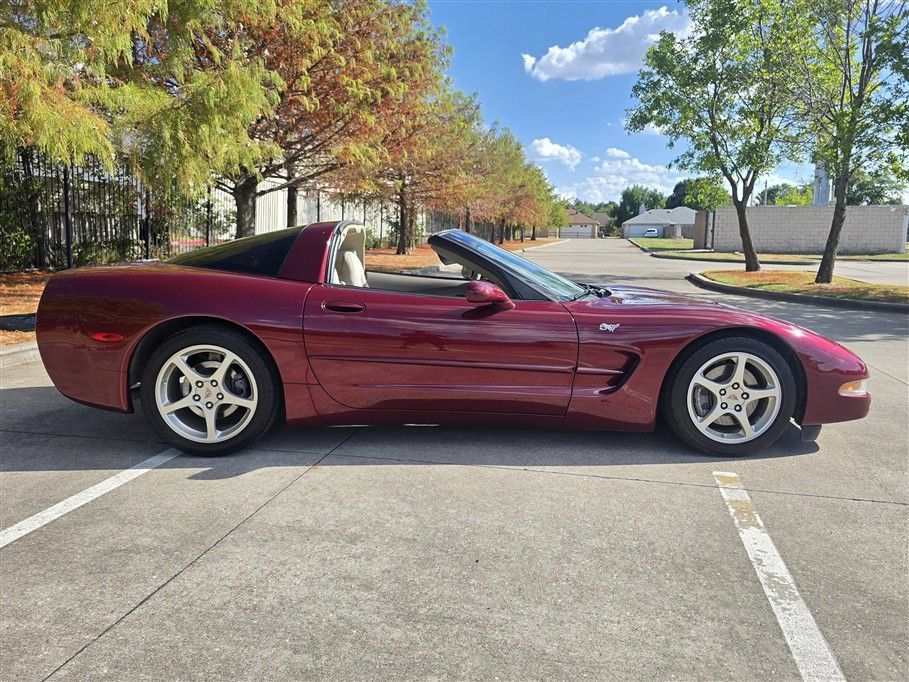 Used 2003 Chevrolet Corvette Coupe w/ Preferred Equipment Group RWD image 17