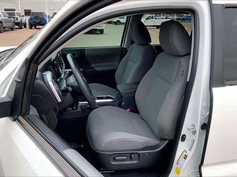 Used 2023 Toyota Tacoma SR5 RWD image 8