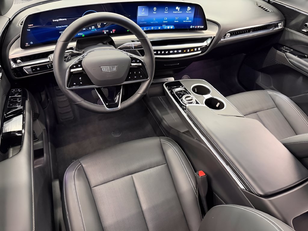 Used 2024 Cadillac Lyriq Luxury w/ LPO, Floor Liner Package AWD/4WD image 25