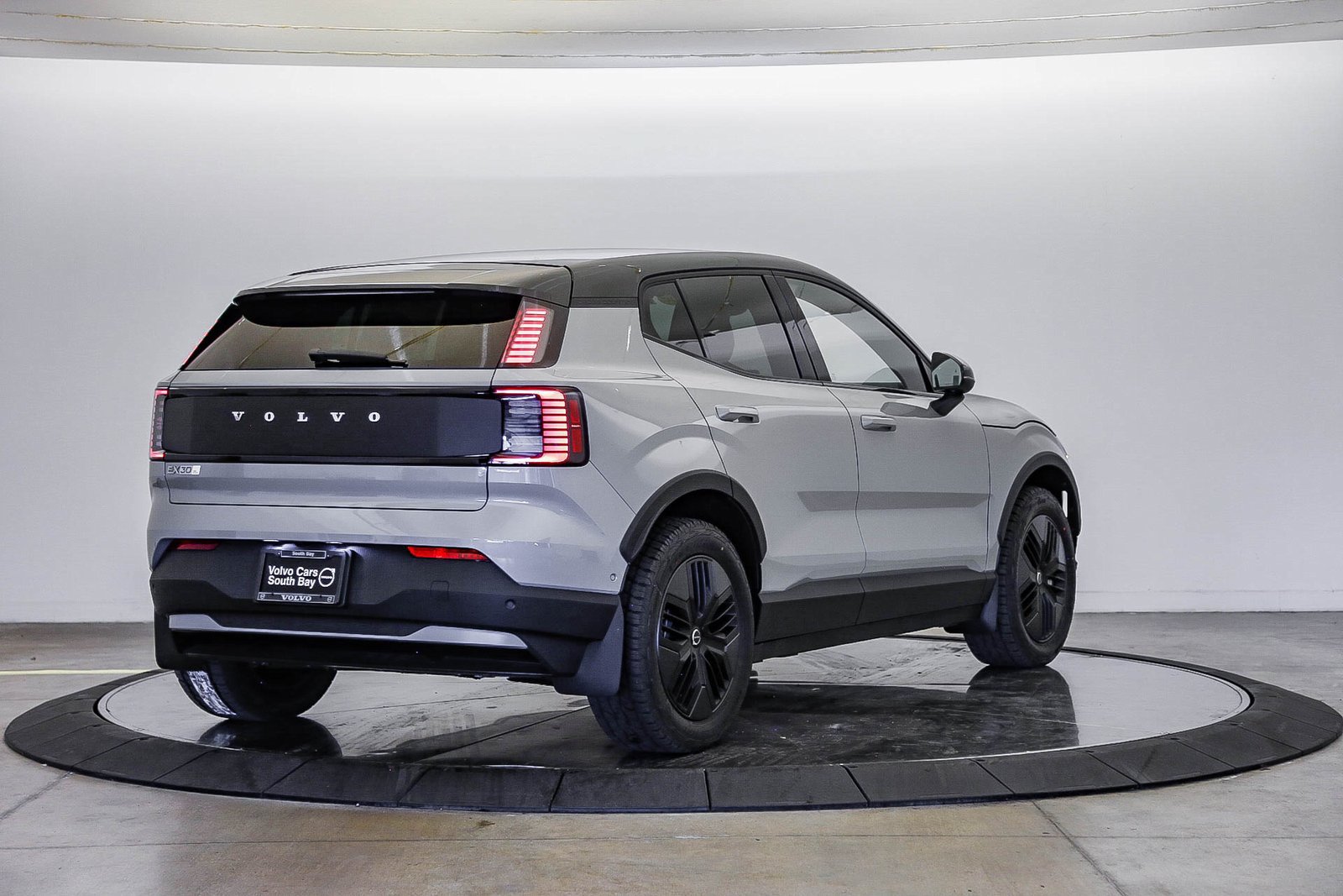 New 2026 Volvo EX30 Cross Country Ultra w/ Protection Package Premier AWD/4WD image 4