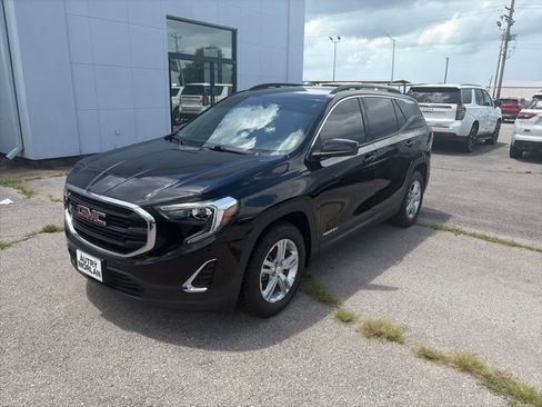 Used 2020 GMC Terrain SLE w/ Driver Convenience Package FWD image 2