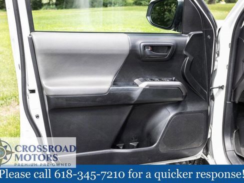 Used 2022 Toyota Tacoma SR5 AWD/4WD image 18