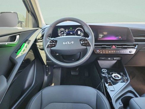 Used 2025 Kia Niro Wind w/ Wind Preserve Package image 7